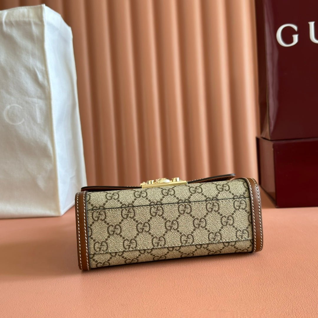 {Style No: 35V5CSAA} GUCCI 25S PADLOCK BAG 20 IN BEIGE CANVAS AND BROWN CALFSKIN - Image 9