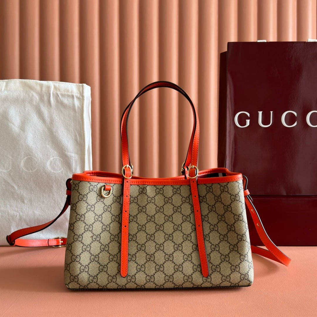 {Style No: JK89RB6I} GUCCI 25S EMBLEM MEDIUM BAG 30 IN BEIGE AND BLACK CALFSKIN