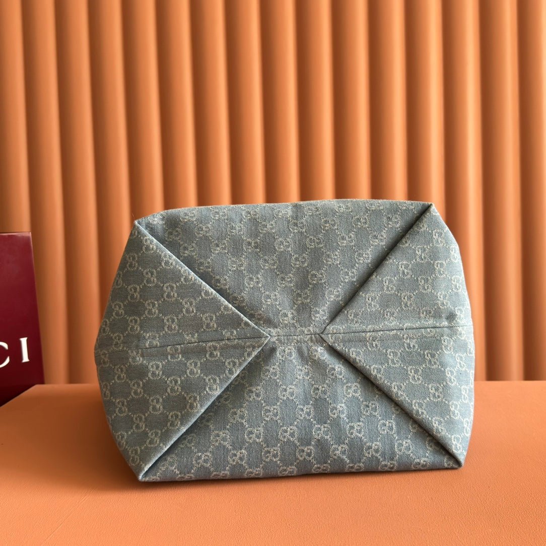 {Style No: SHY9W57D} GUCCI 25S TOTISSIMA LARGE TOTE BAG 30 IN BLUE AND WHITE CANVAS - Image 9