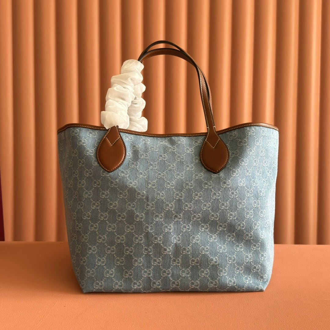 {Style No: SHY9W57D} GUCCI 25S TOTISSIMA LARGE TOTE BAG 30 IN BLUE AND WHITE CANVAS - Image 2