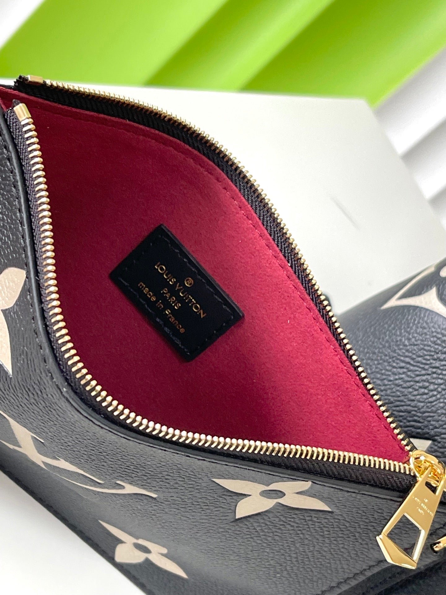 {Style No: ENUU5EVD} CRAFTY NEONOE 26 IN BLACK AND CREAM BICOLOR EMPREINTE CALFSKIN - Image 7