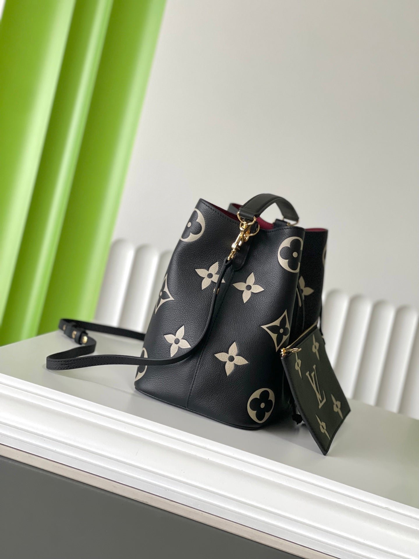 {Style No: ENUU5EVD} CRAFTY NEONOE 26 IN BLACK AND CREAM BICOLOR EMPREINTE CALFSKIN - Image 2