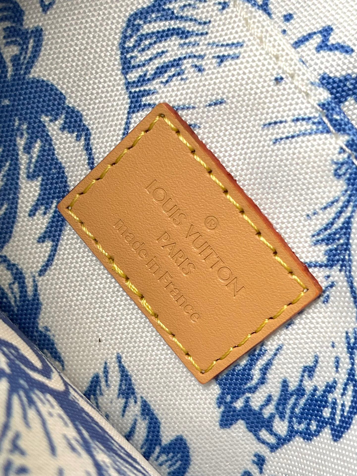 {Style No: TG5MLSWQ} MULTI POCHETTE ACCESSOIRES 24 IN LAGOON BLUE MONOGRAM TILES CANVAS GOLD HARDWARE - Image 5