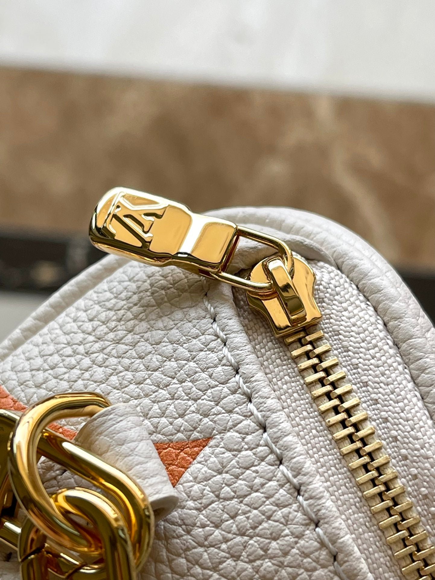 {Style No: J11NDO9O} MINI BUMBAG 17 IN WHITE ORANGE MONOGRAM EMPREINTE LEATHER GOLD HARDWARE - Image 2