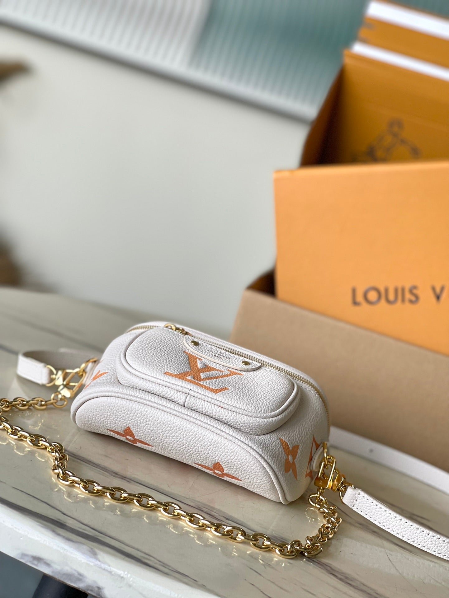 {Style No: J11NDO9O} MINI BUMBAG 17 IN WHITE ORANGE MONOGRAM EMPREINTE LEATHER GOLD HARDWARE - Image 4