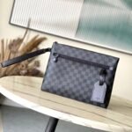 {Style No: VUXDSFN6} TAKEOFF POUCH 30 IN GREY BLACK DAMIER GRAPHITE CANVAS