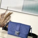 {Style No: FA6AXXCL} S-CAPE MESSENGER 28 IN SAPPHIRE BLUE TAURILLON