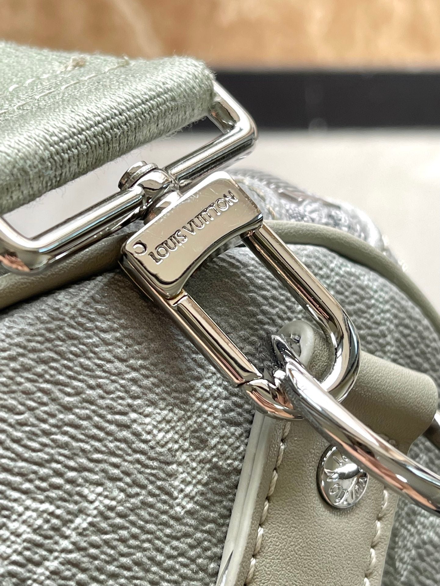 {Style No: 62KV4PQC} KEEPALL BANDOULIÈRE 45 IN GRAY MONOGRAM GRADIENT CANVAS - Image 7