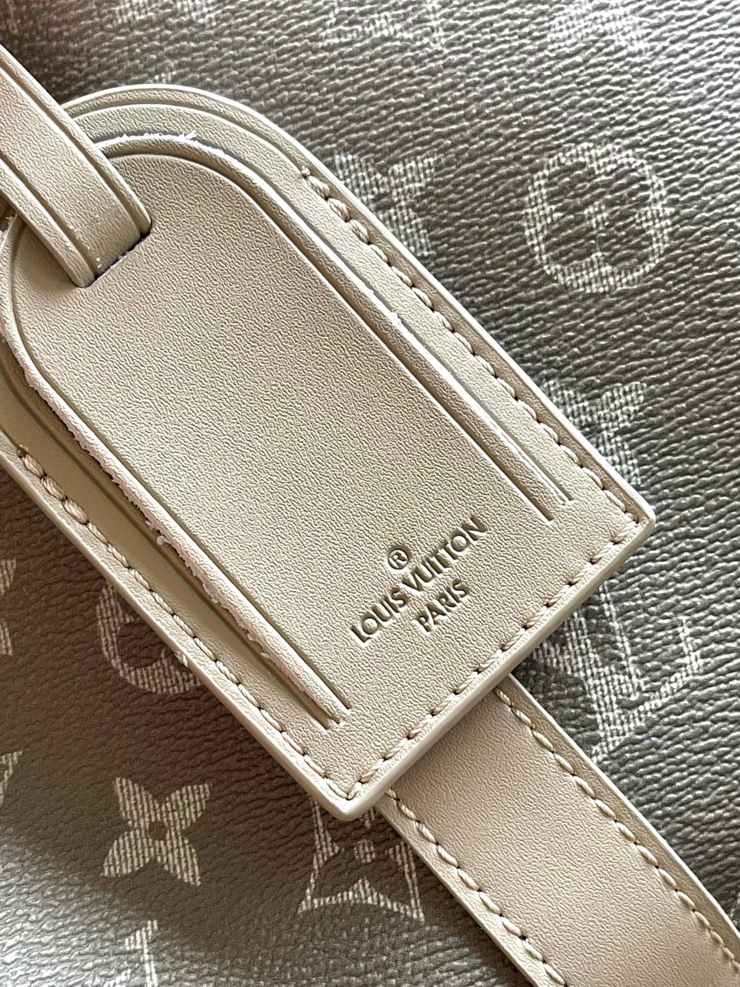{Style No: 62KV4PQC} KEEPALL BANDOULIÈRE 45 IN GRAY MONOGRAM GRADIENT CANVAS - Image 4