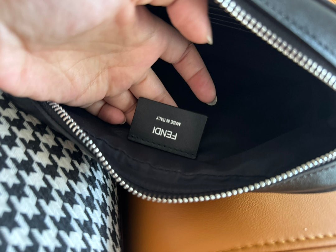 {Style No: U1CNV85G} CLUTCH 22 WITH FF MOTIF IN DARK GRAY TEXTURED FABRIC AND BLACK LAMBSKIN TRIM - Image 5