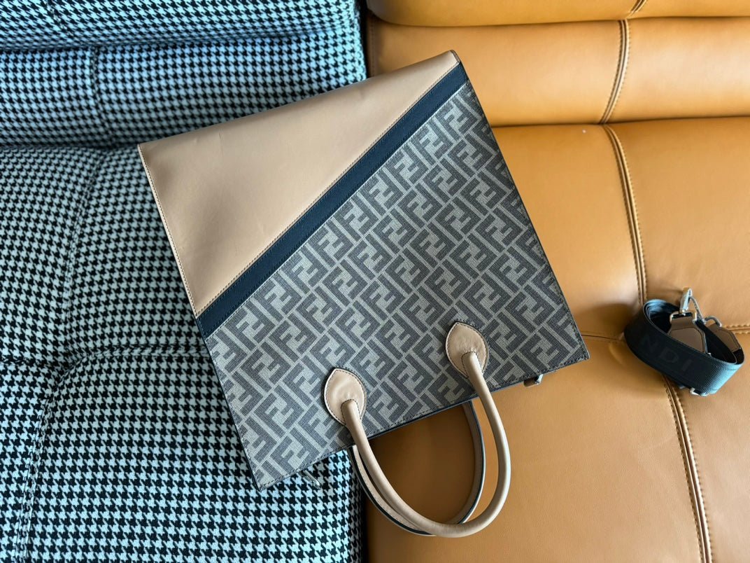 {Style No: PYT4YJUC} FENDI 38 BAG FF MONOGRAM FF CAMEL BROWN CALFSKIN WITH STRAP - Image 4
