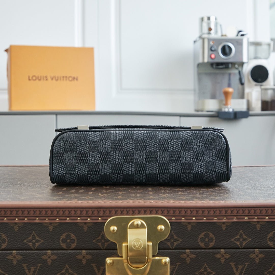 {Style No: 8GG5MGMF} DISTRICT 25 IN GREY BLACK DAMIER GRAPHITE CANVAS - Image 6