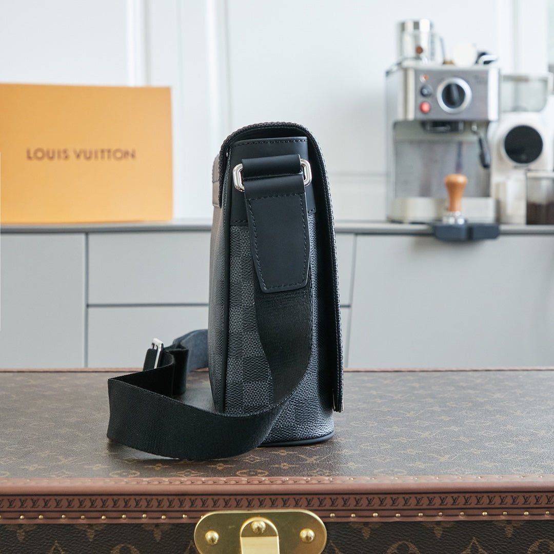 {Style No: 8GG5MGMF} DISTRICT 25 IN GREY BLACK DAMIER GRAPHITE CANVAS - Image 7