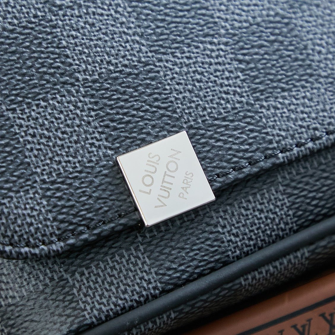 {Style No: 8GG5MGMF} DISTRICT 25 IN GREY BLACK DAMIER GRAPHITE CANVAS - Image 8