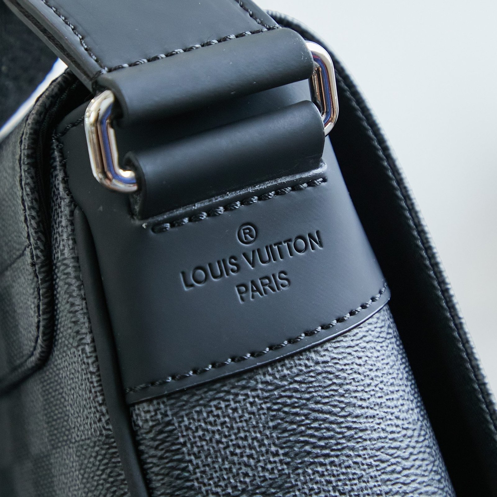 {Style No: 8GG5MGMF} DISTRICT 25 IN GREY BLACK DAMIER GRAPHITE CANVAS - Image 3