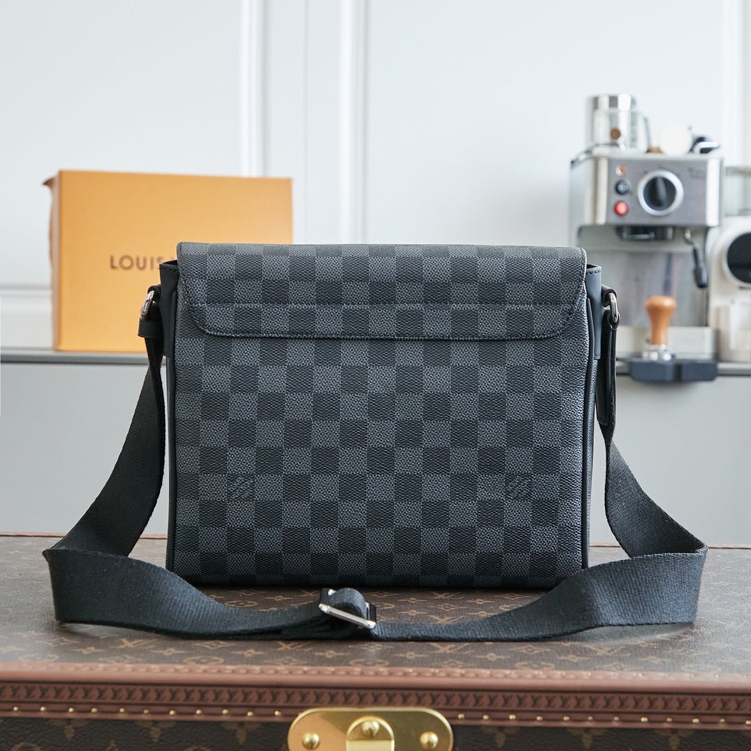 {Style No: 8GG5MGMF} DISTRICT 25 IN GREY BLACK DAMIER GRAPHITE CANVAS - Image 9