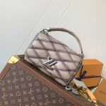 {Style No: 6FDIKSYB} LV 25S GO-14 MM 23 IN BROWN QUILTED LAMBSKIN SILVER HARDWARE
