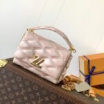 {Style No: BSWR1QMH} LV 25S GO-14 MM 23 IN LIGHT PINK QUILTED LAMBSKIN GOLD HARDWRE