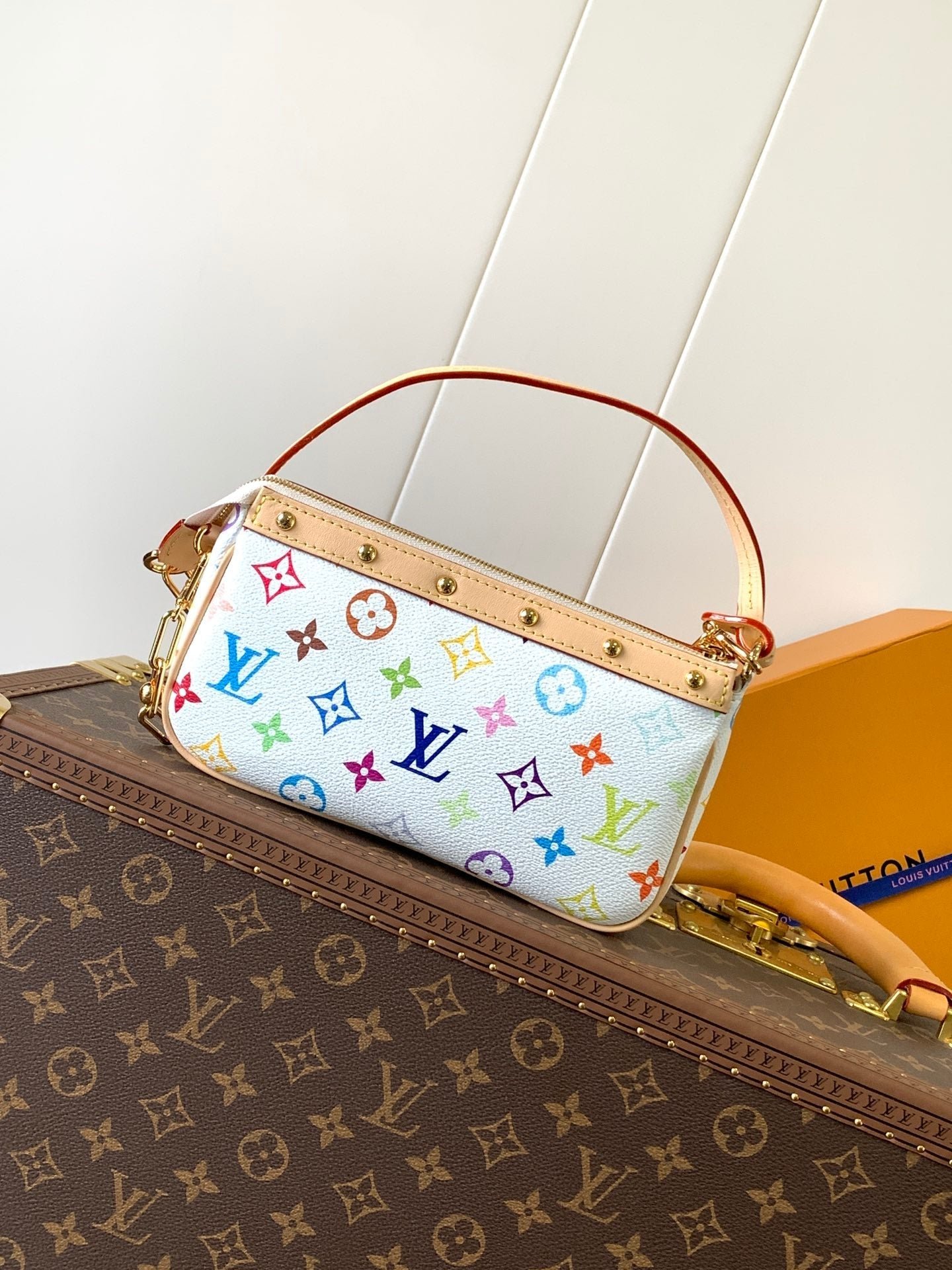{Style No: SL3GZXH6} POCHETTE ACCESSOIRES BAG 22 IN MULTICOLOR MONOGRAM CANVAS AND COWHIDE - Image 2