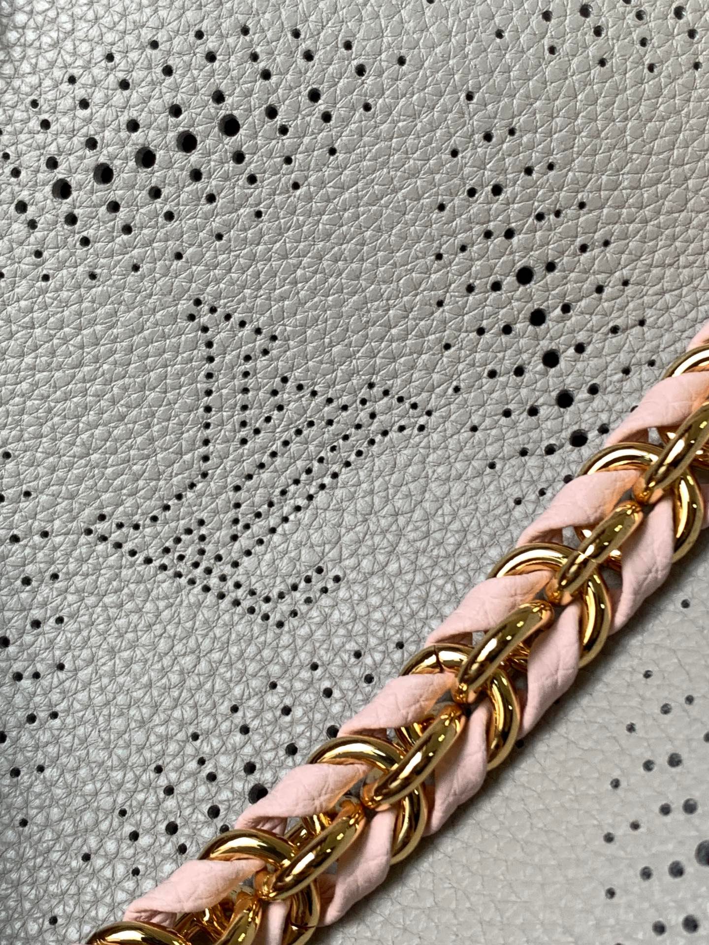 {Style No: X58QBT65} LV 25S BELLA TOTE BAG 32 IN PINK GREY PERFORATED MAHINA CALFSKIN - Image 7