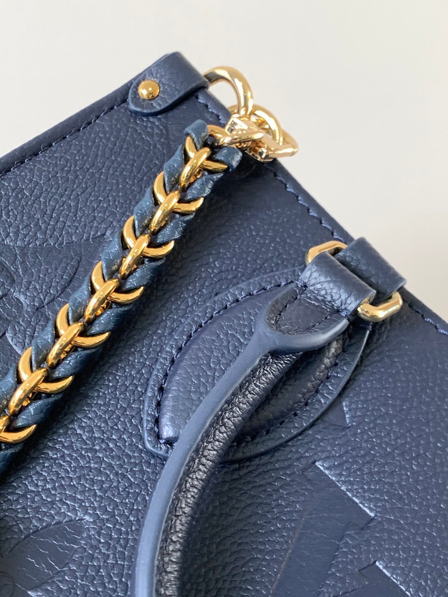 {Style No: XCJHYKEI} LV 25S ONTHEGO EAST WEST BAG 25 IN NAVY BLUE CALFSKIN MONOGRAM EMPREINTE - Image 8