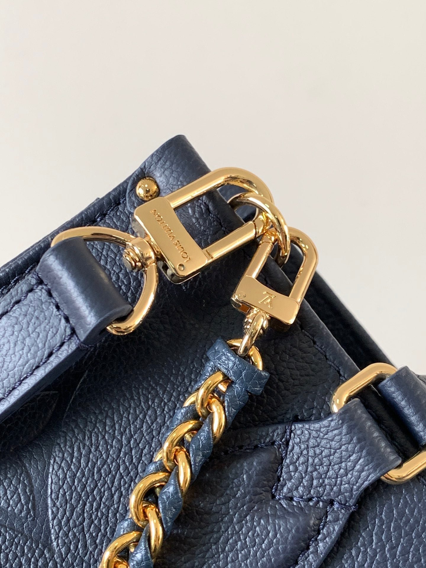{Style No: XCJHYKEI} LV 25S ONTHEGO EAST WEST BAG 25 IN NAVY BLUE CALFSKIN MONOGRAM EMPREINTE - Image 7