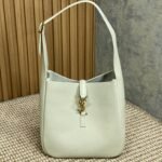 {Style No: 72VCNPES} LE 5 À 7 SMALL SUPPLE 22 IN WHITE CALFSKIN GOLD BUCKLE