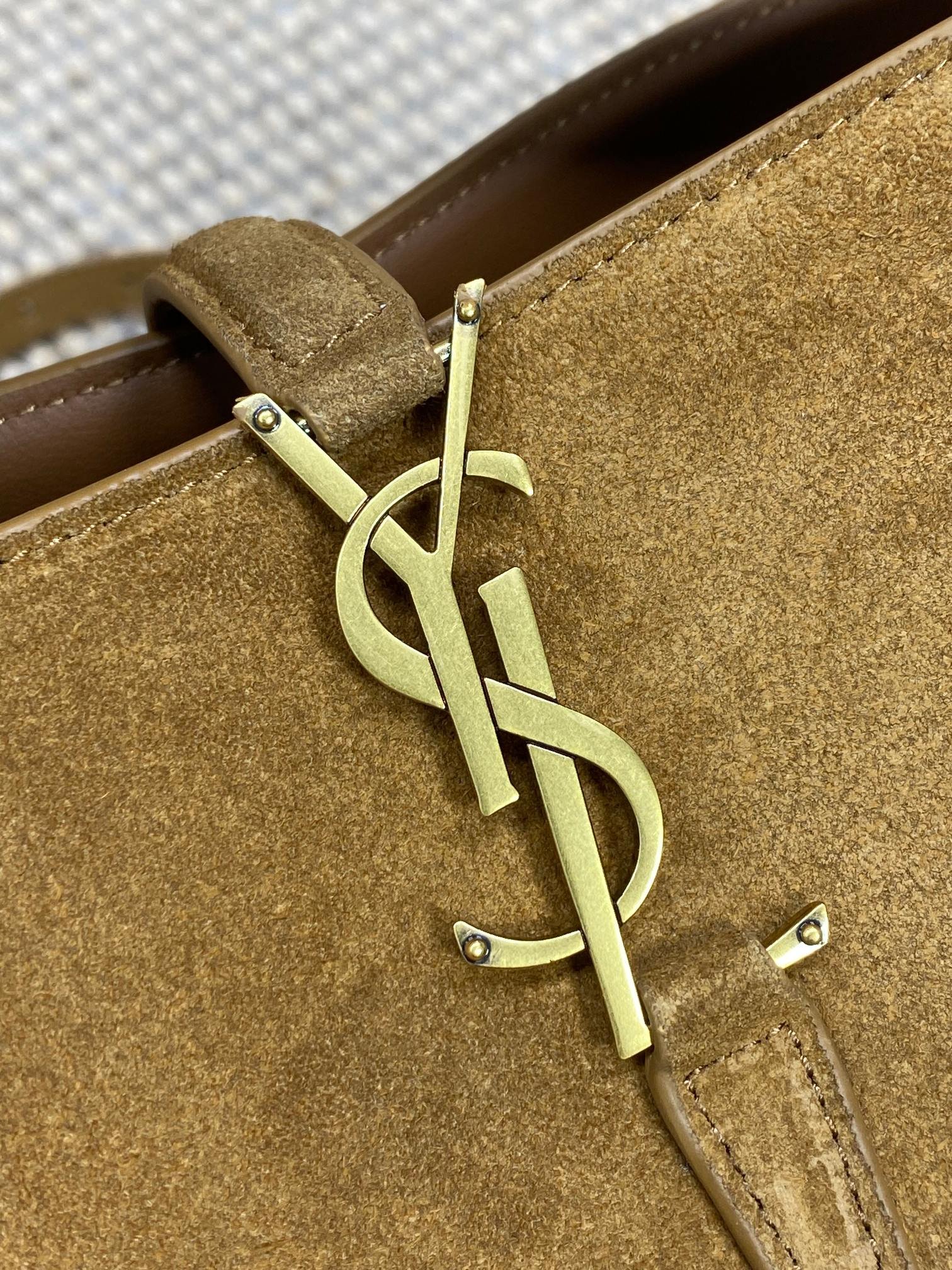 {Style No: G61SN7C2} LE 37 SMALL BUCKET BAG 20 IN BROWN SUEDE GOLD HARDWARE - Image 3