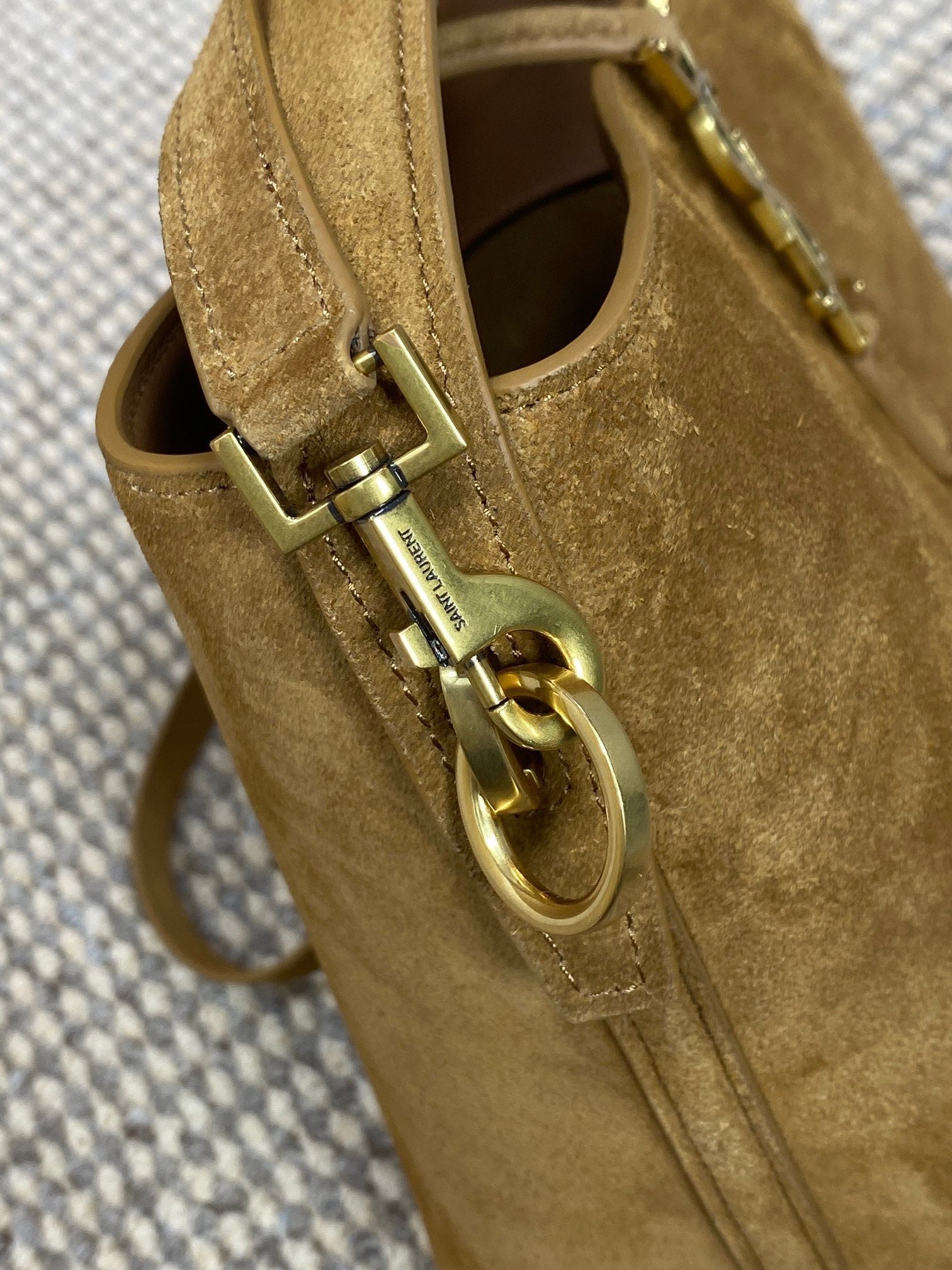 {Style No: G61SN7C2} LE 37 SMALL BUCKET BAG 20 IN BROWN SUEDE GOLD HARDWARE - Image 5