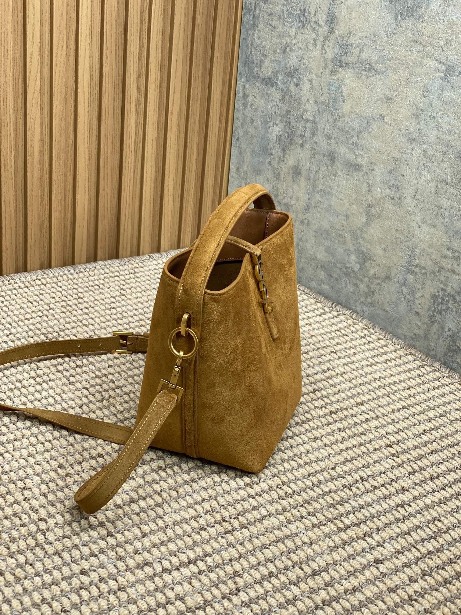 {Style No: G61SN7C2} LE 37 SMALL BUCKET BAG 20 IN BROWN SUEDE GOLD HARDWARE - Image 6