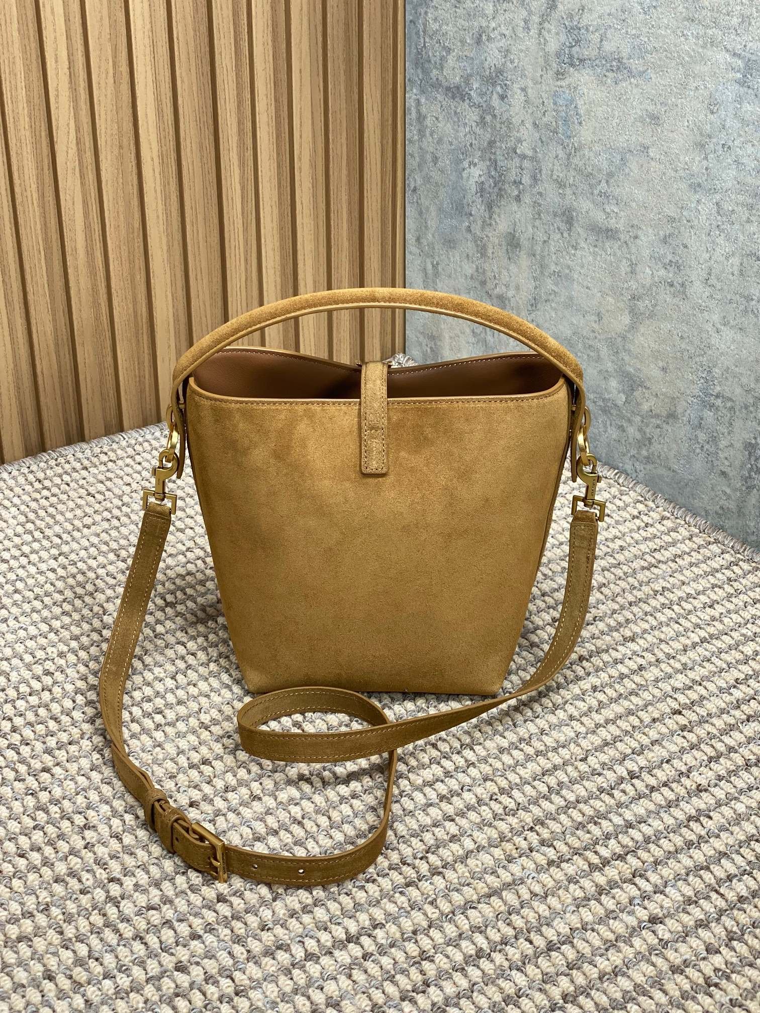 {Style No: G61SN7C2} LE 37 SMALL BUCKET BAG 20 IN BROWN SUEDE GOLD HARDWARE - Image 9