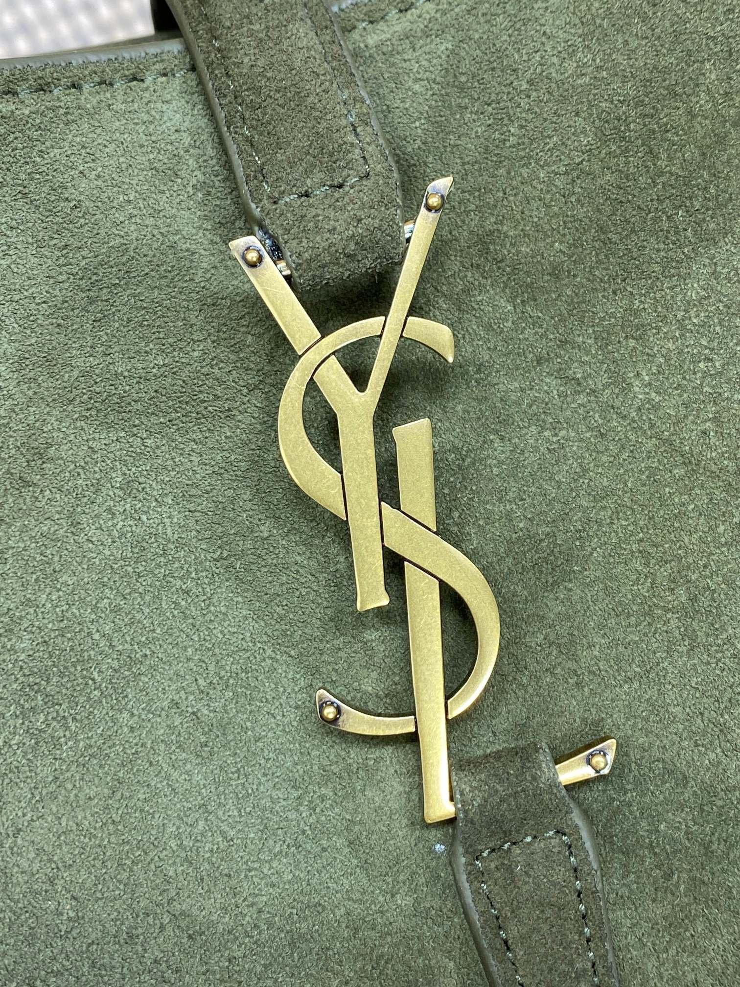 {Style No: IONYXZG2} LE 37 SMALL BUCKET BAG 25 IN HUNTER GREEN SUEDE GOLD HARDWARE - Image 7