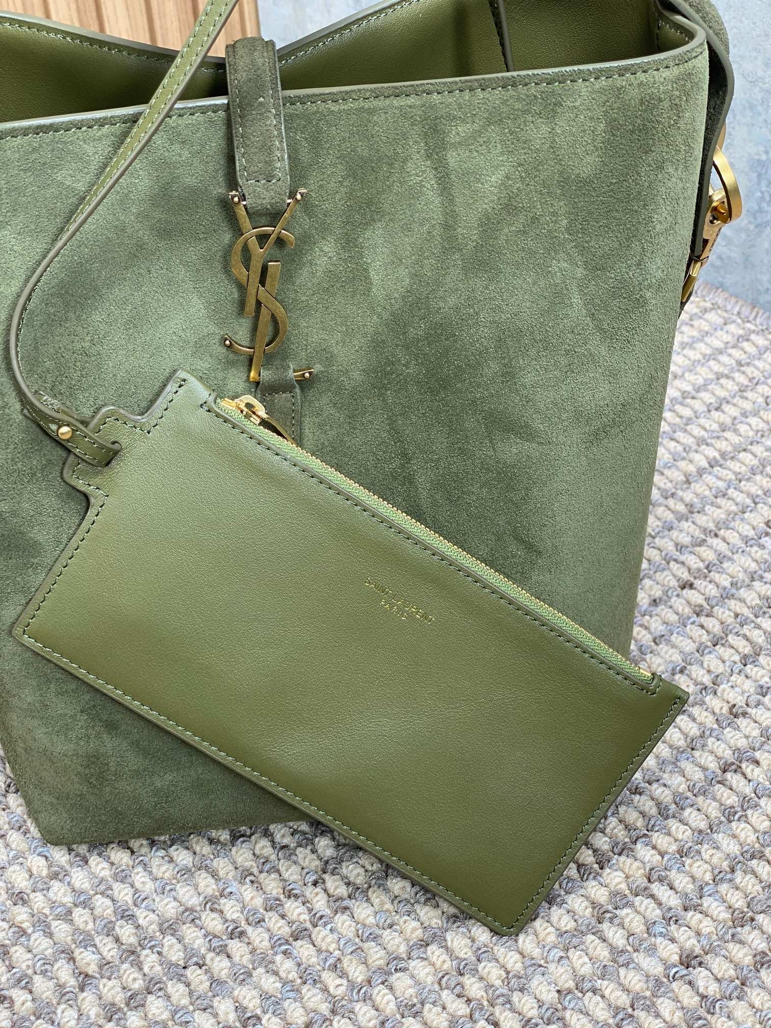 {Style No: IONYXZG2} LE 37 SMALL BUCKET BAG 25 IN HUNTER GREEN SUEDE GOLD HARDWARE - Image 9