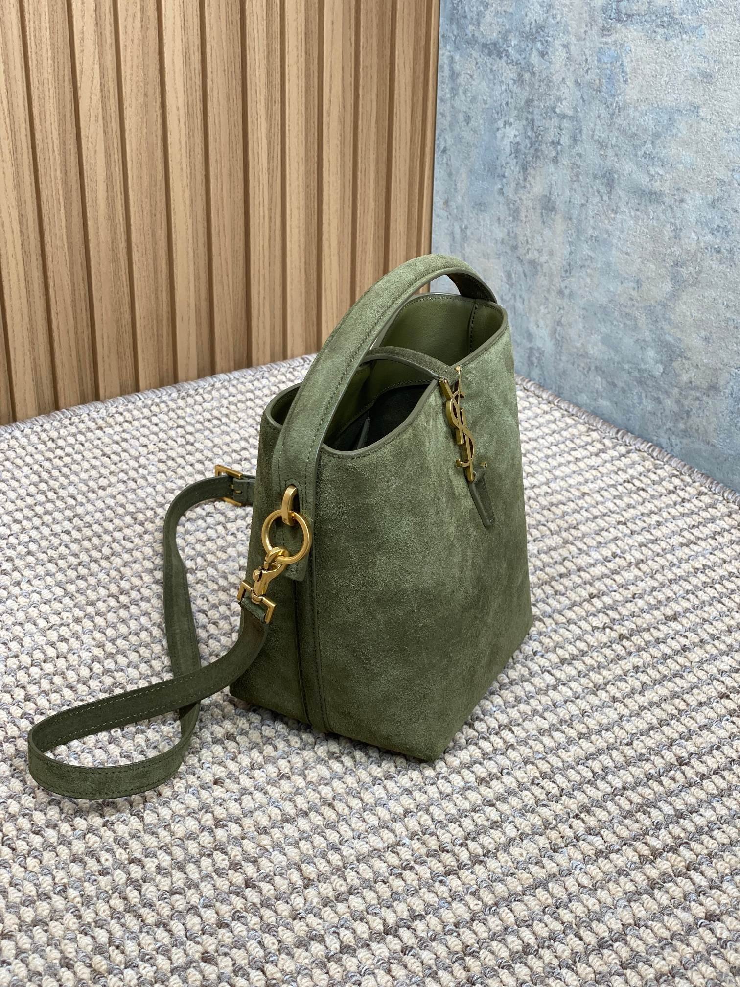 {Style No: 857ORAZ6} LE 37 SMALL BUCKET BAG 20 IN HUNTER GREEN SUEDE GOLD HARDWARE - Image 2