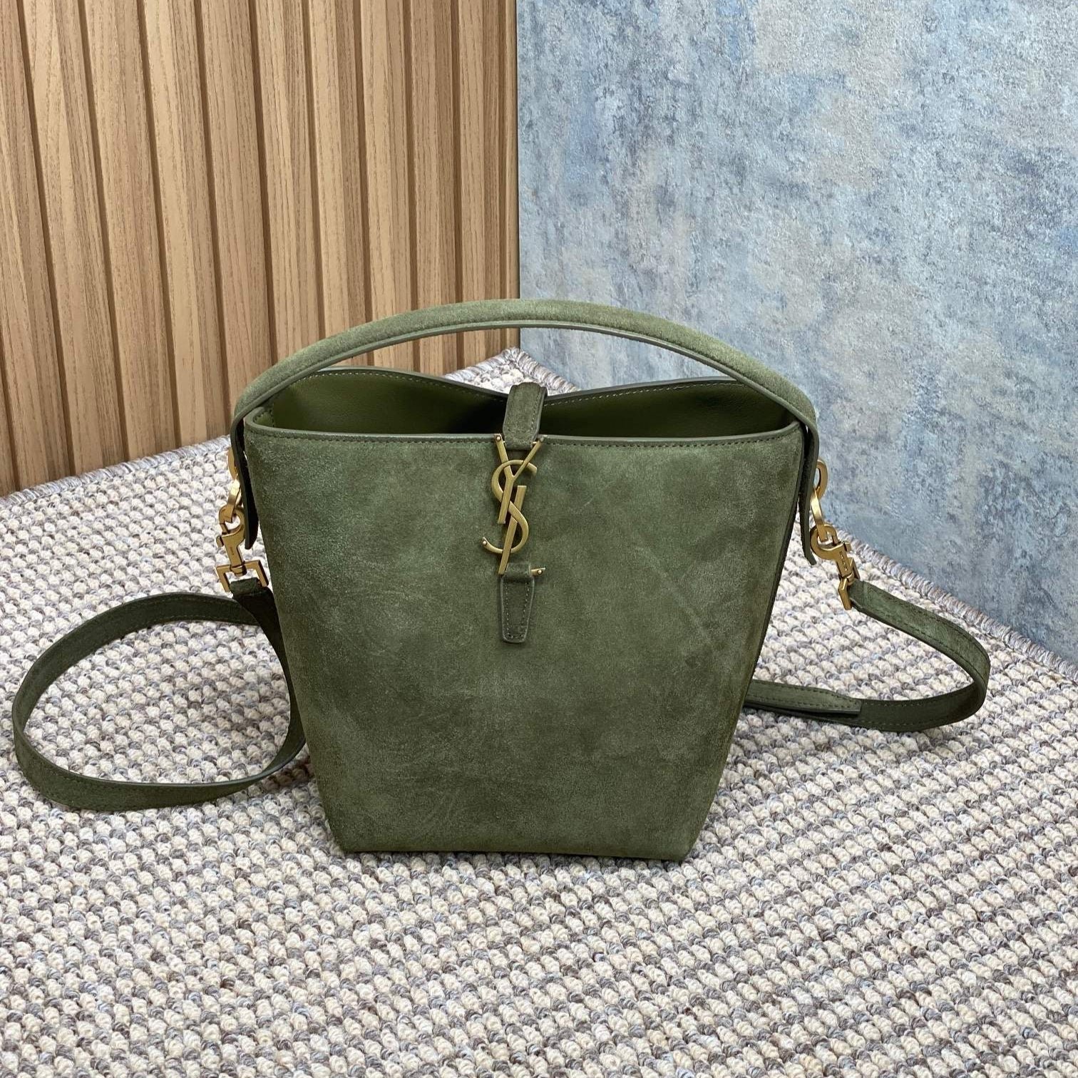 {Style No: 857ORAZ6} LE 37 SMALL BUCKET BAG 20 IN HUNTER GREEN SUEDE GOLD HARDWARE