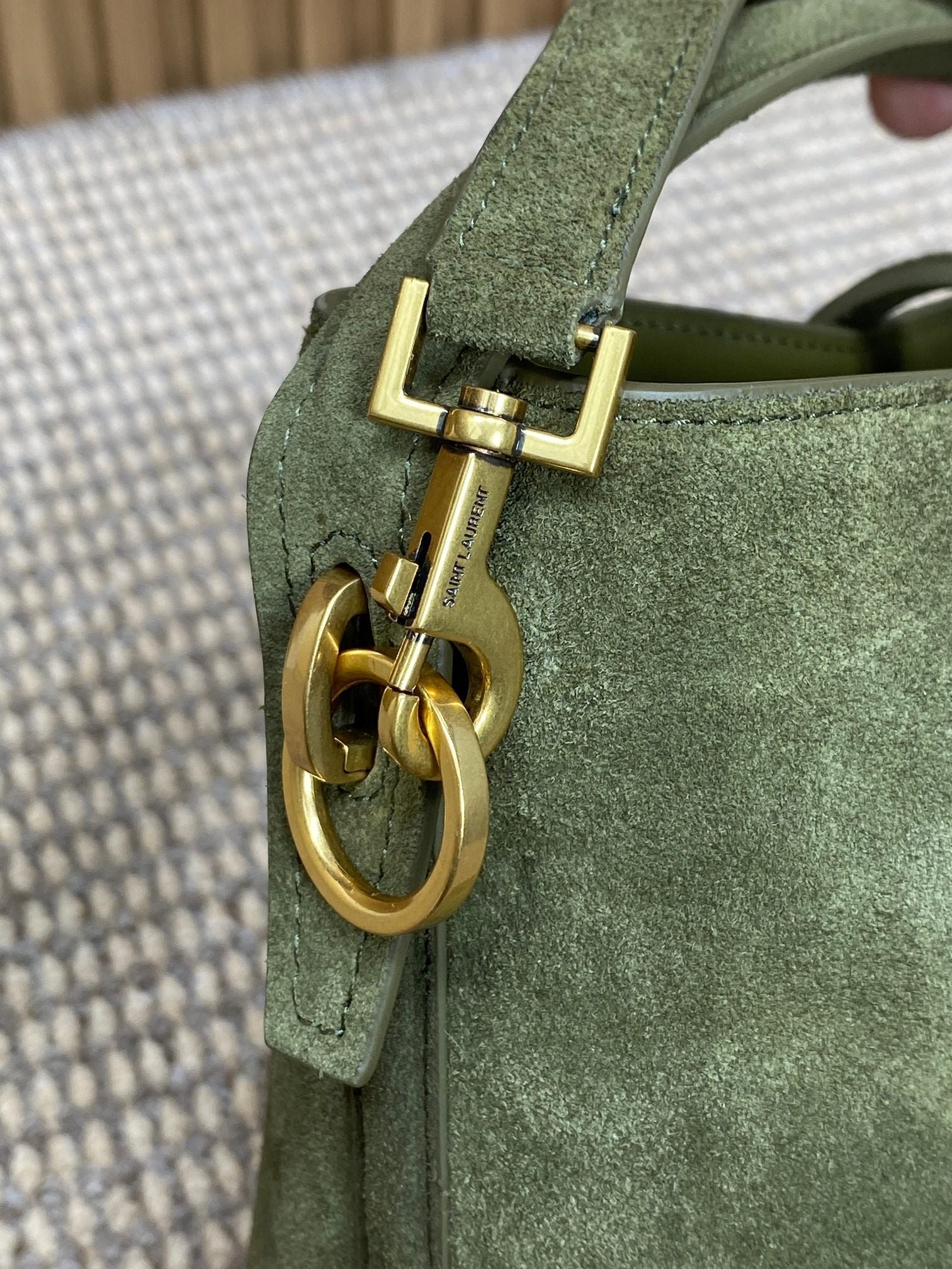 {Style No: 857ORAZ6} LE 37 SMALL BUCKET BAG 20 IN HUNTER GREEN SUEDE GOLD HARDWARE - Image 4