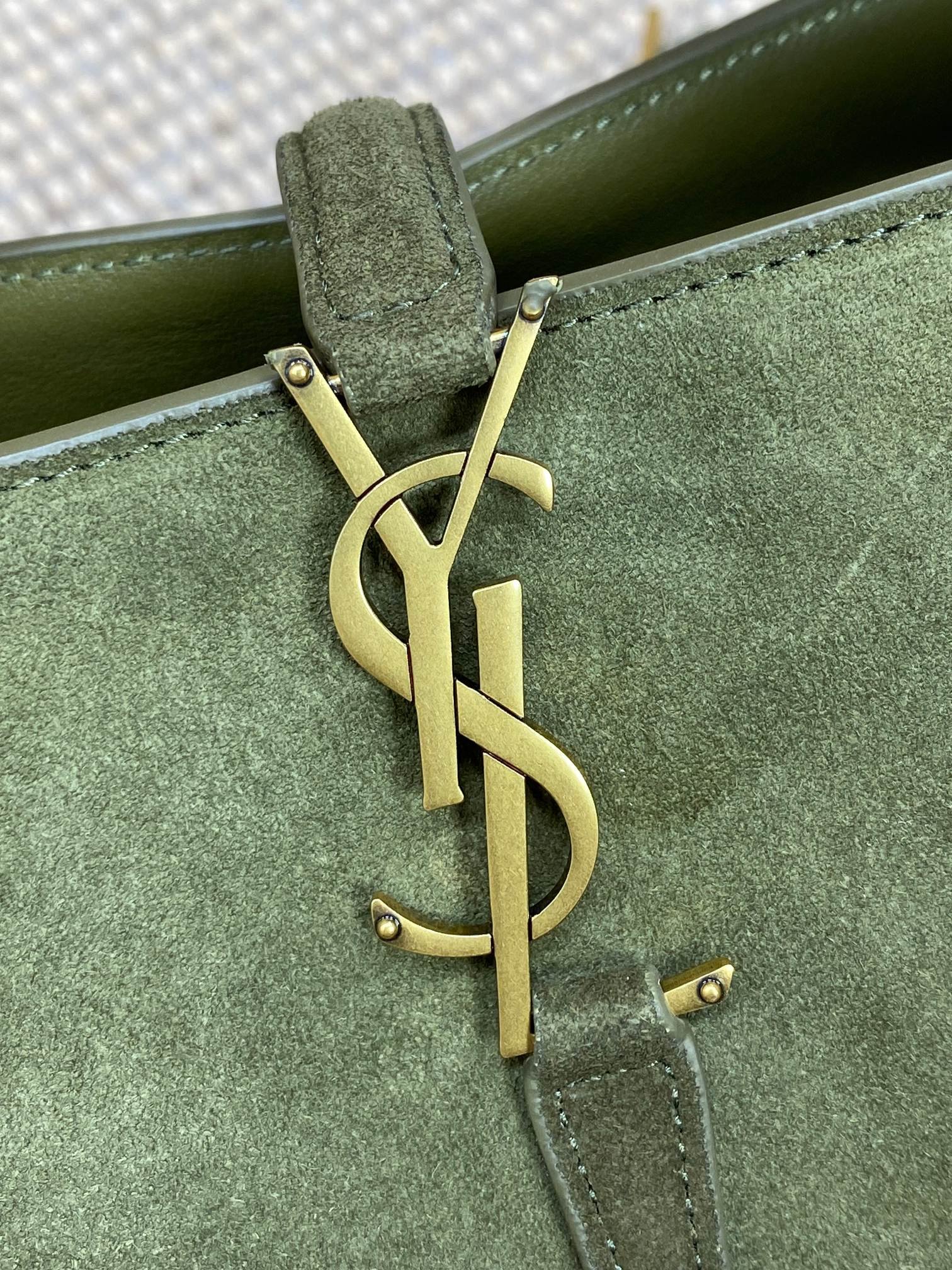 {Style No: 857ORAZ6} LE 37 SMALL BUCKET BAG 20 IN HUNTER GREEN SUEDE GOLD HARDWARE - Image 6