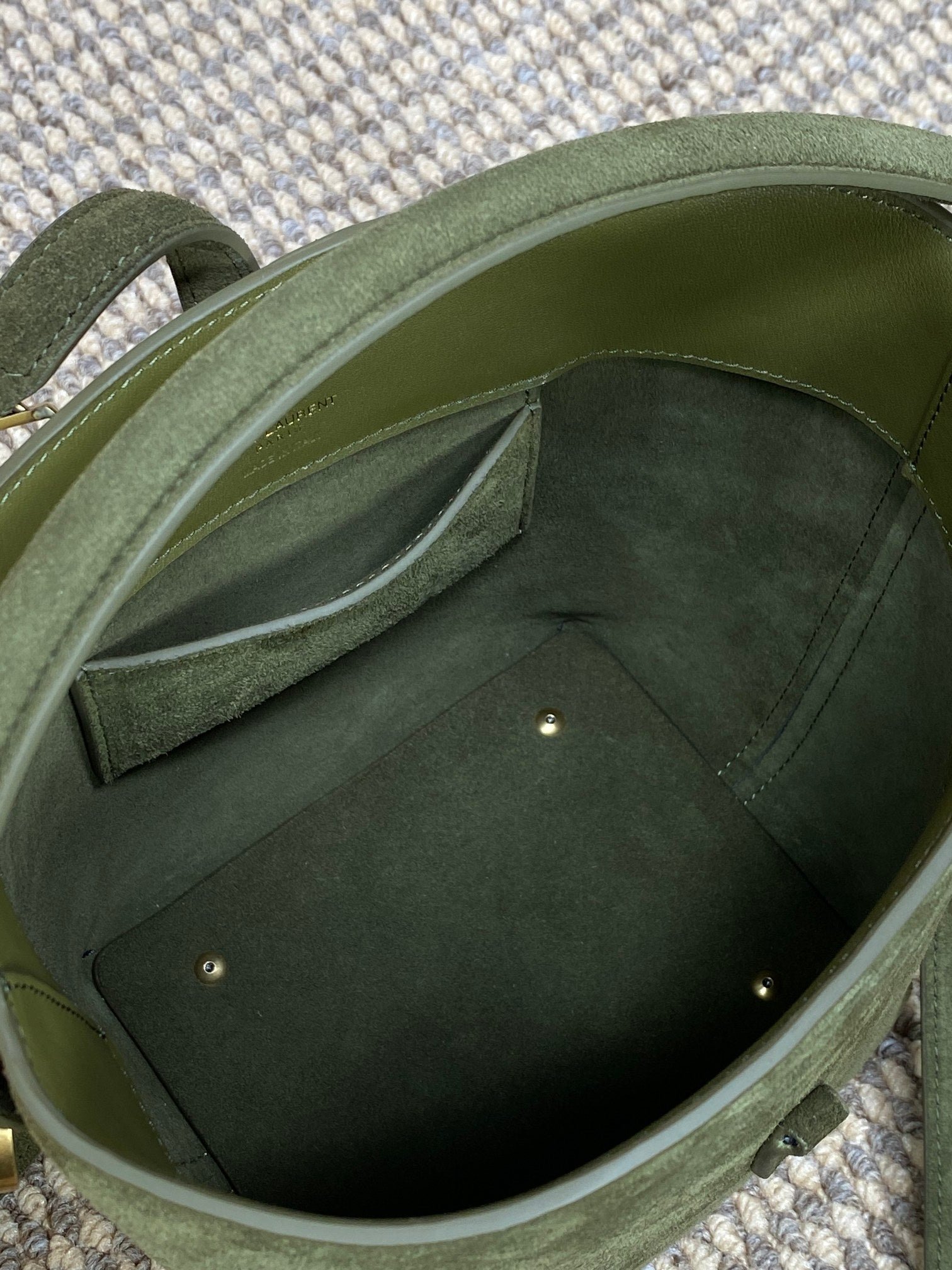 {Style No: 857ORAZ6} LE 37 SMALL BUCKET BAG 20 IN HUNTER GREEN SUEDE GOLD HARDWARE - Image 8