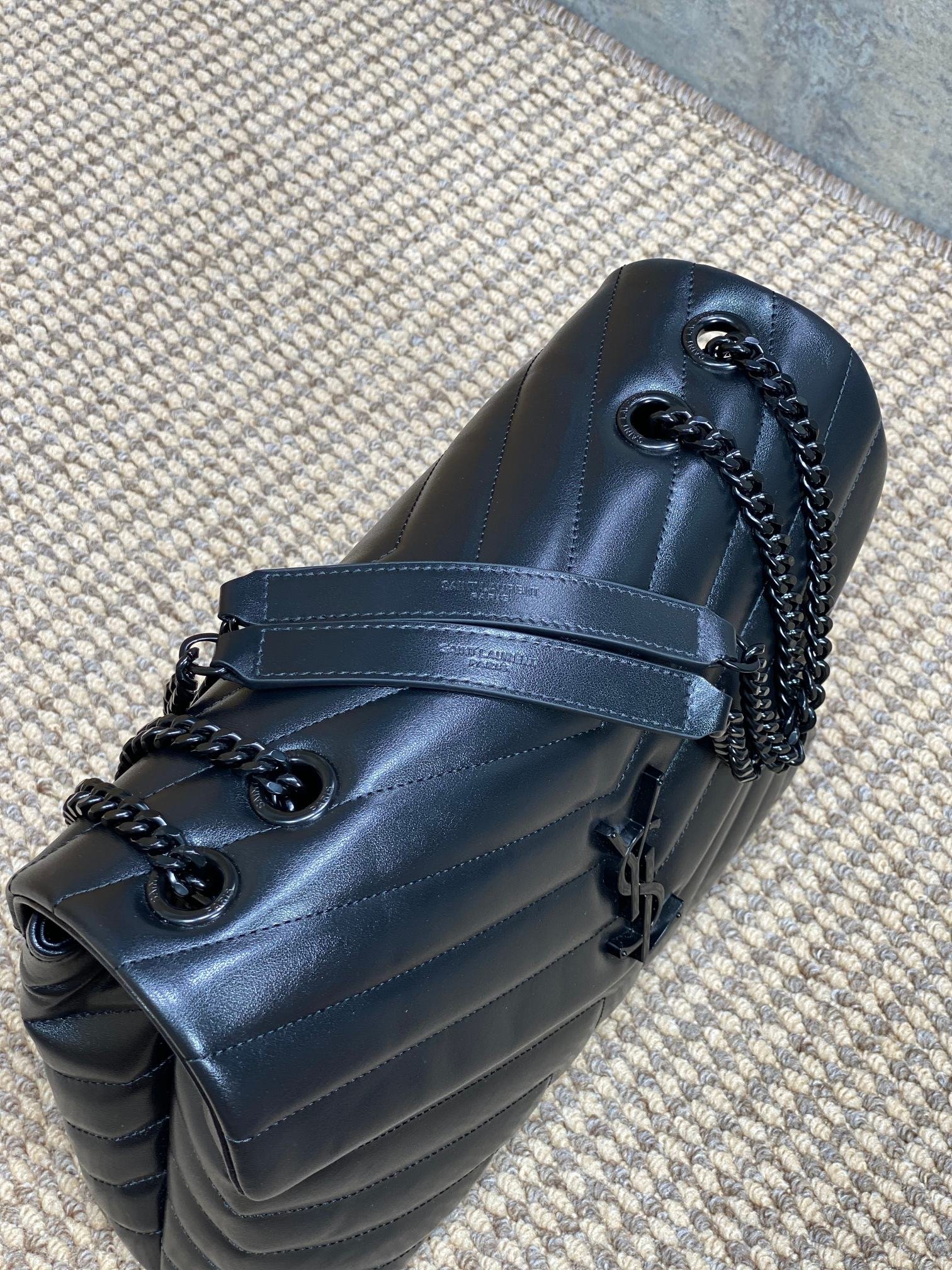 {Style No: UEPEJG1O} LOULOU SHOULDER BAG 32 IN BLACK QUILTED LAMBSKIN BLACK HARDWARE - Image 3
