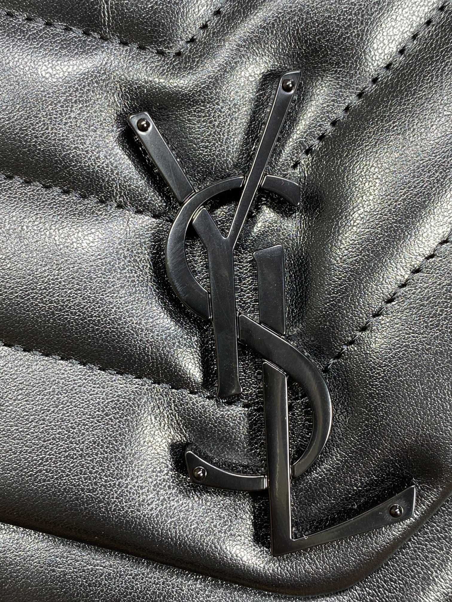 {Style No: UEPEJG1O} LOULOU SHOULDER BAG 32 IN BLACK QUILTED LAMBSKIN BLACK HARDWARE - Image 5