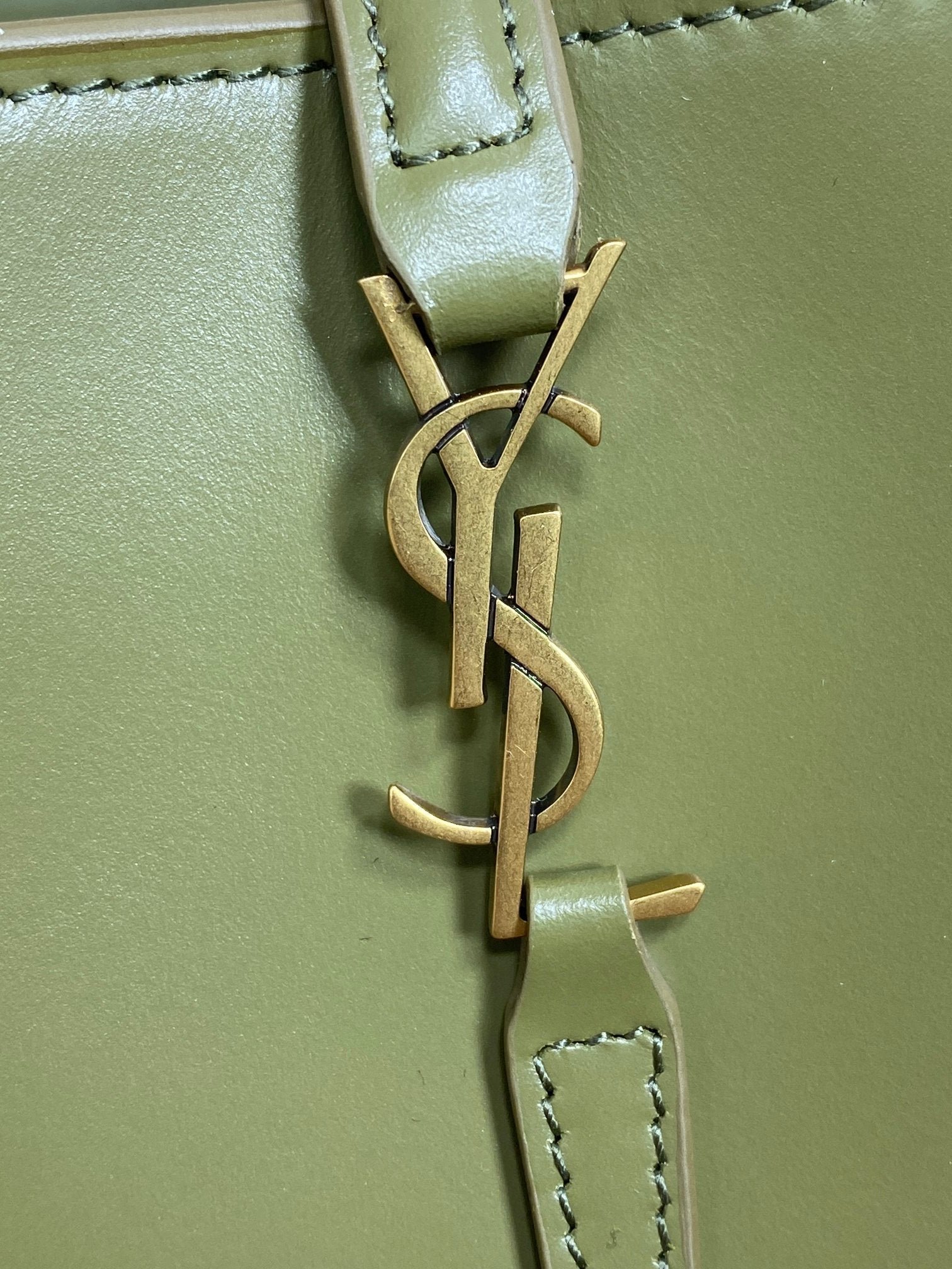 {Style No: C7SBB1YP} LE 37 MINI BUCKET BAG 15 IN AVOCADO GREEN CALFSKIN GOLD HARDWARE - Image 4