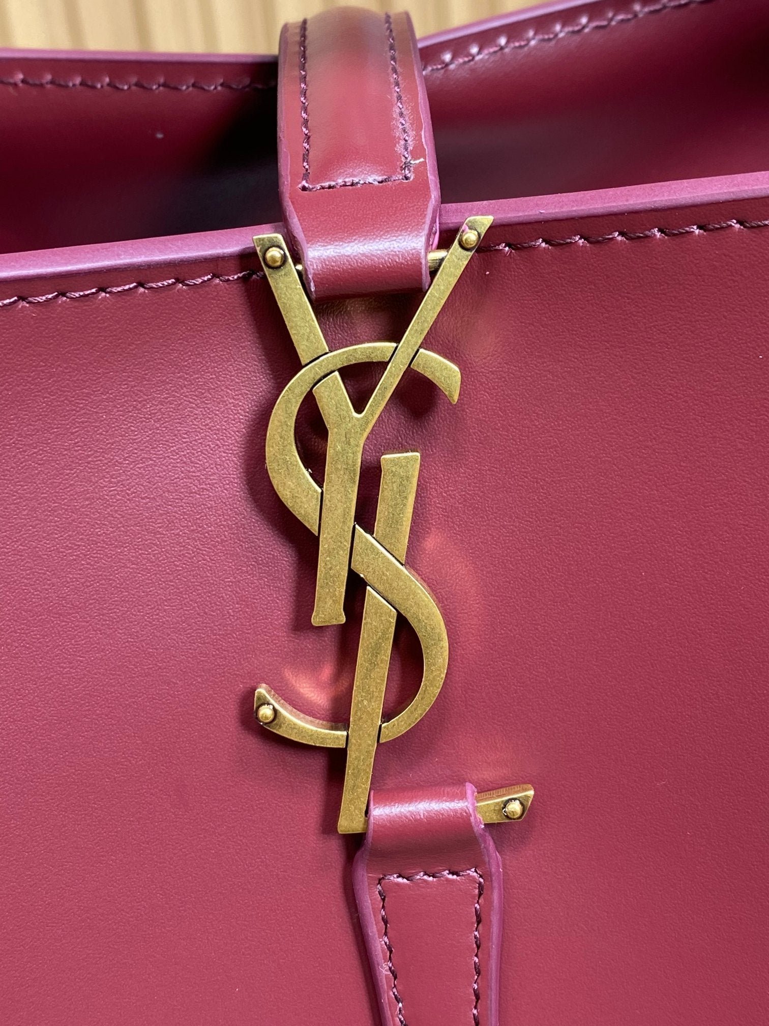 {Style No: XV18XX6R} LE 37 SMALL BUCKET BAG 20 IN BURGUNDY RED CALFSKIN GOLD HARDWARE - Image 5
