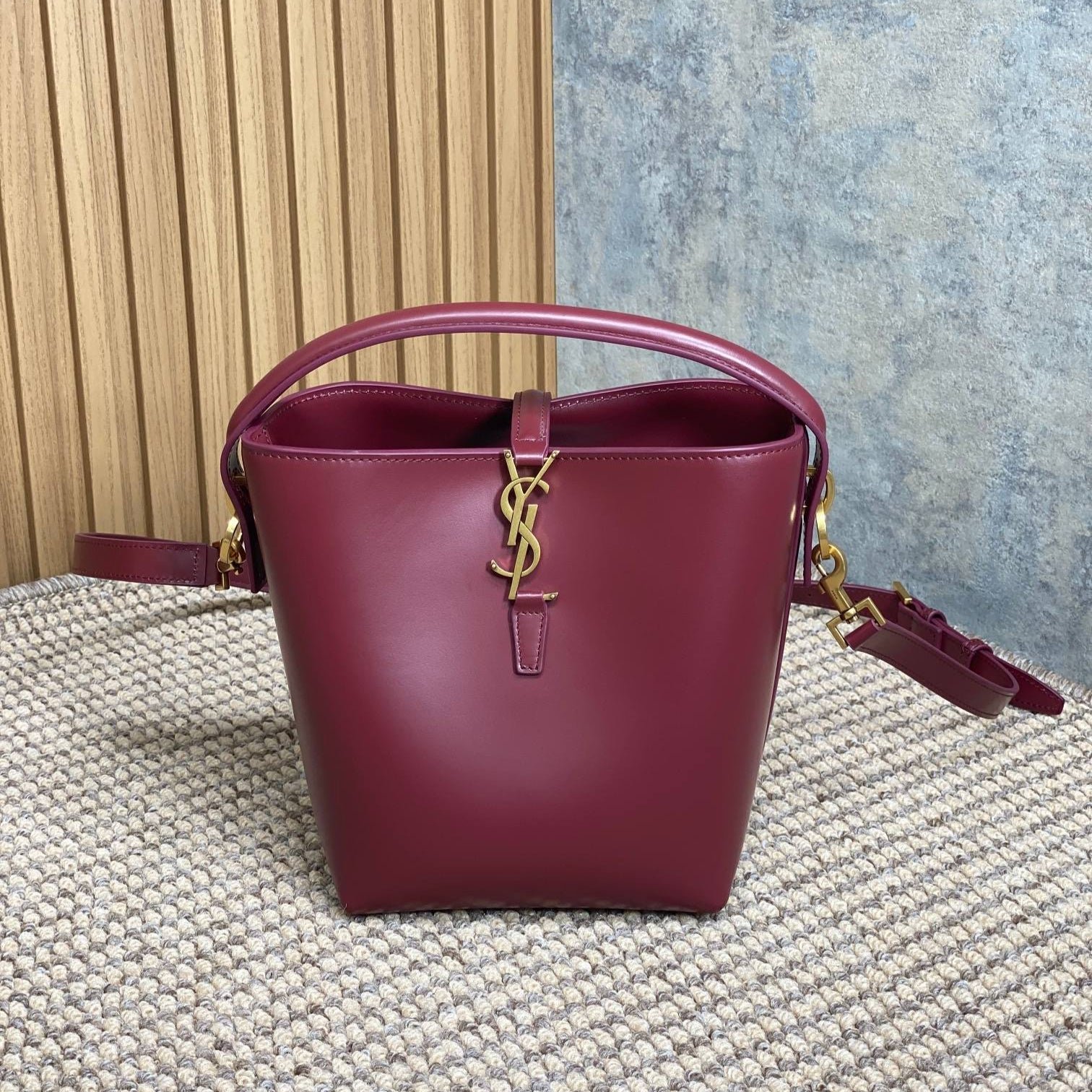 {Style No: XV18XX6R} LE 37 SMALL BUCKET BAG 20 IN BURGUNDY RED CALFSKIN GOLD HARDWARE