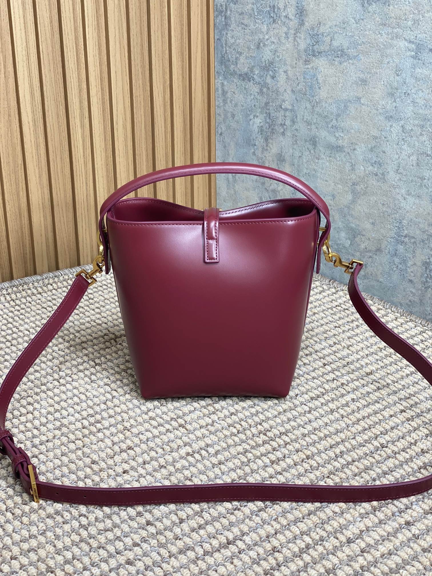 {Style No: XV18XX6R} LE 37 SMALL BUCKET BAG 20 IN BURGUNDY RED CALFSKIN GOLD HARDWARE - Image 7