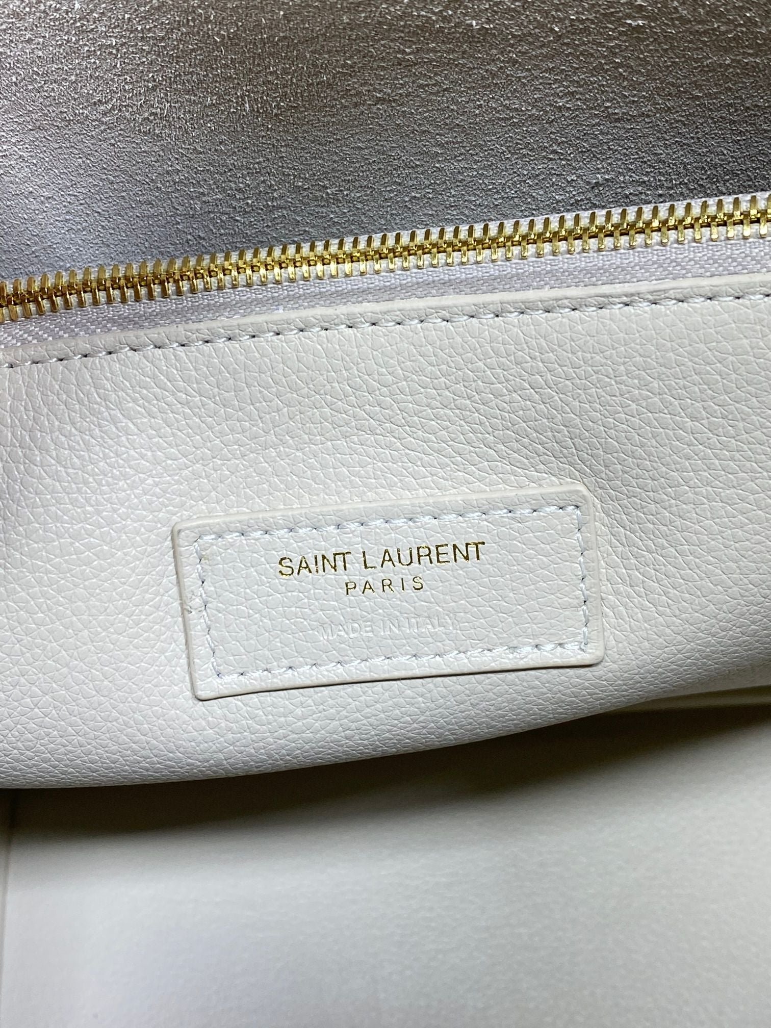 {Style No: 8L6LBSRZ} LE 5 À 7 LARGE SUPPLE BAG 31 IN WHITE CALFSKIN - Image 8