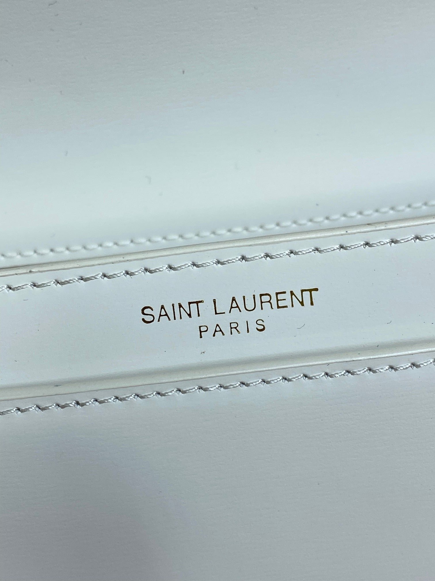 {Style No: WUVTK72H} VOLTAIRE IN BOX SHOULDER BAG 21 IN WHITE CALFSKIN GOLD METALLIC - Image 3