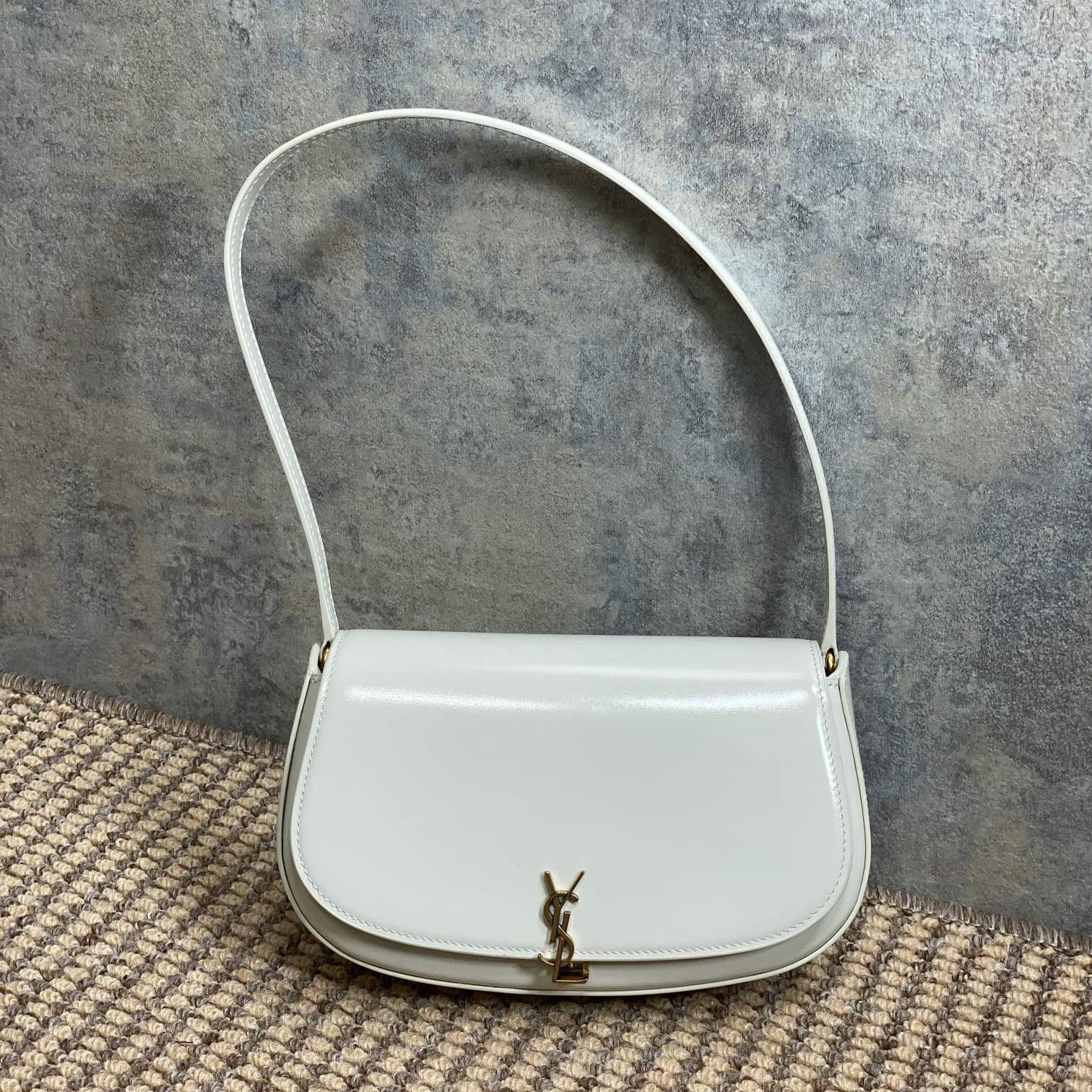 {Style No: WUVTK72H} VOLTAIRE IN BOX SHOULDER BAG 21 IN WHITE CALFSKIN GOLD METALLIC