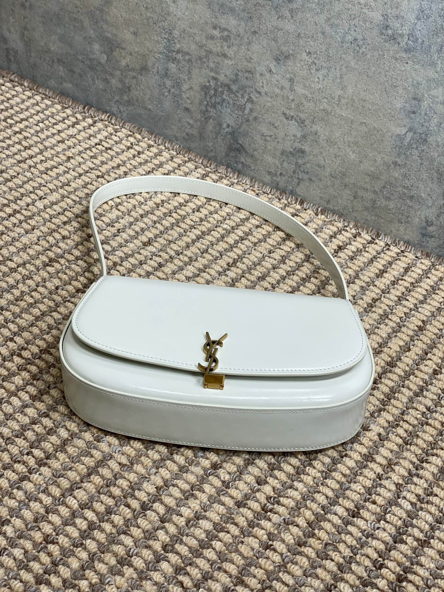 {Style No: WUVTK72H} VOLTAIRE IN BOX SHOULDER BAG 21 IN WHITE CALFSKIN GOLD METALLIC - Image 6