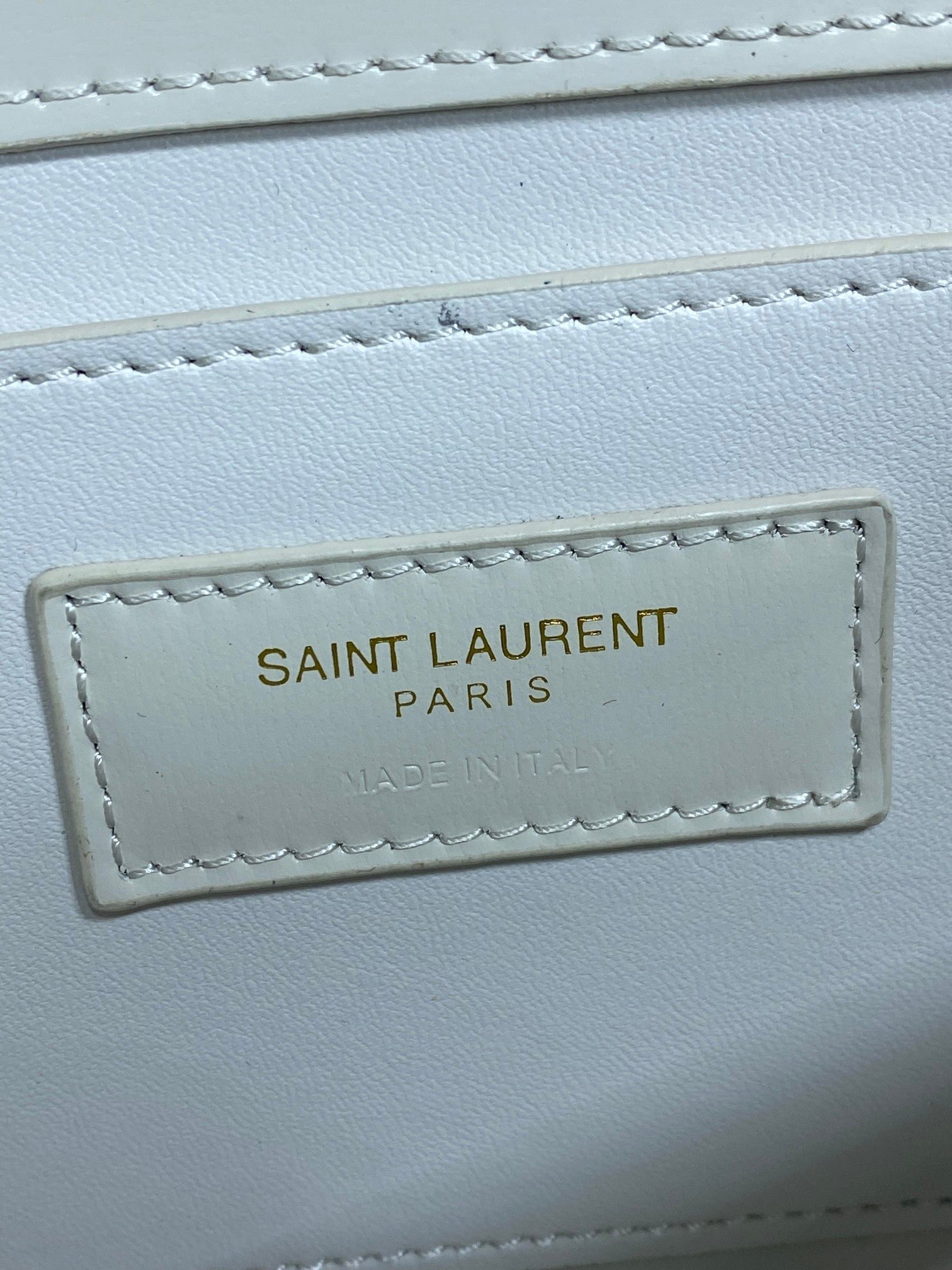 {Style No: WUVTK72H} VOLTAIRE IN BOX SHOULDER BAG 21 IN WHITE CALFSKIN GOLD METALLIC - Image 7