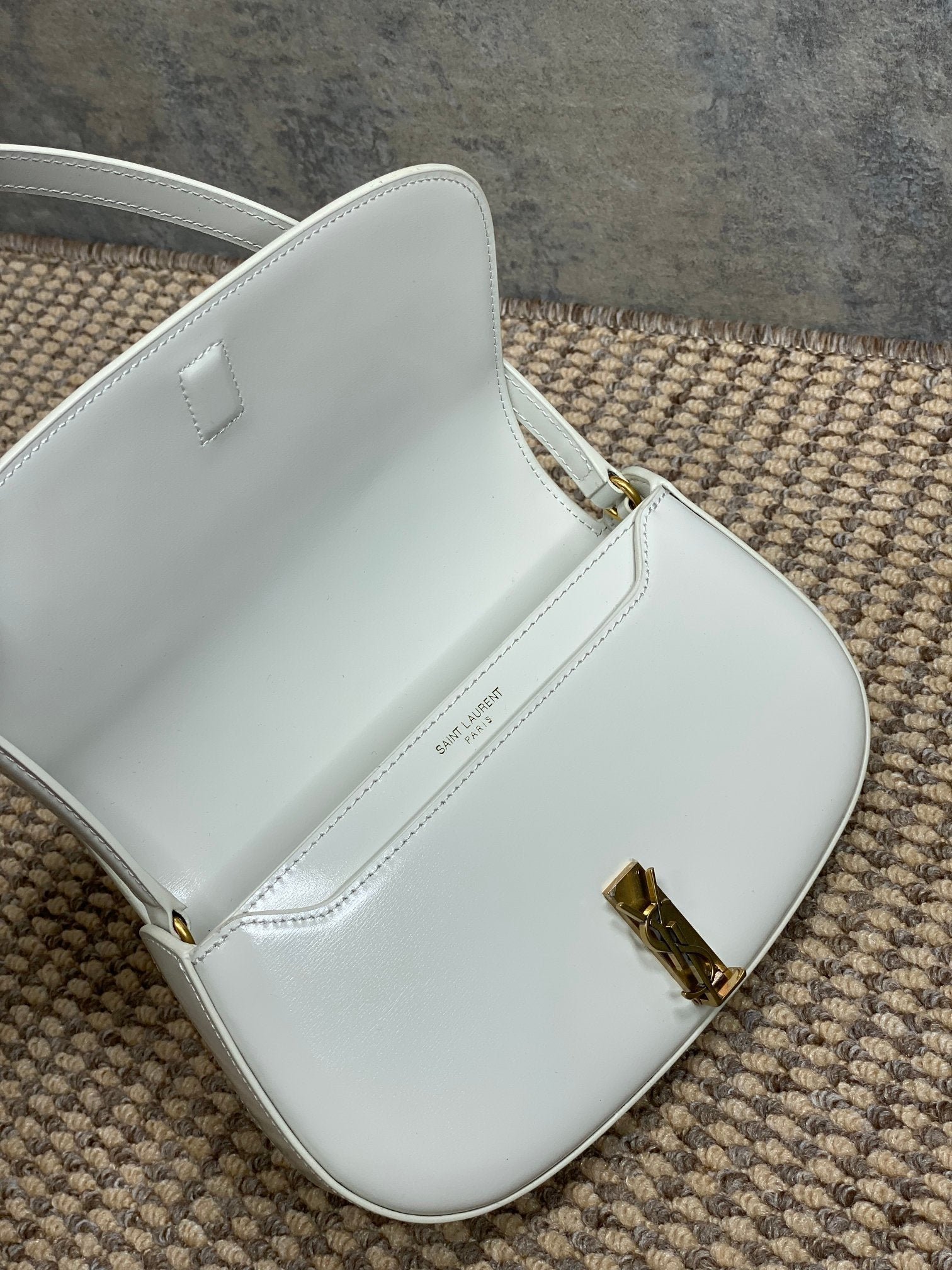 {Style No: WUVTK72H} VOLTAIRE IN BOX SHOULDER BAG 21 IN WHITE CALFSKIN GOLD METALLIC - Image 8